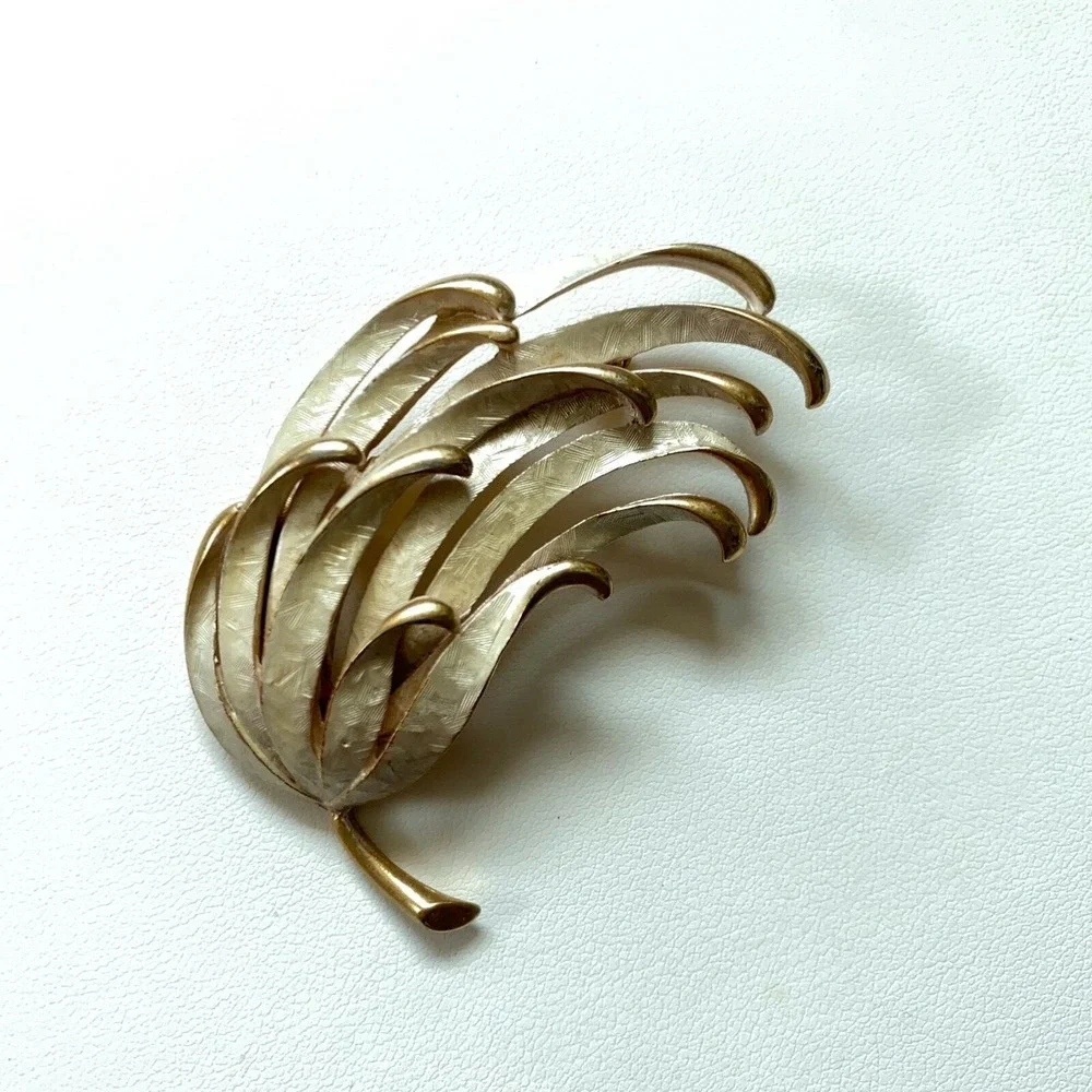 Vintage Pin Brooch Feather Gold Tone Brushed 2